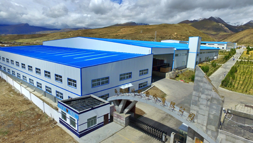 探访离天空最近的矿泉水生产基地