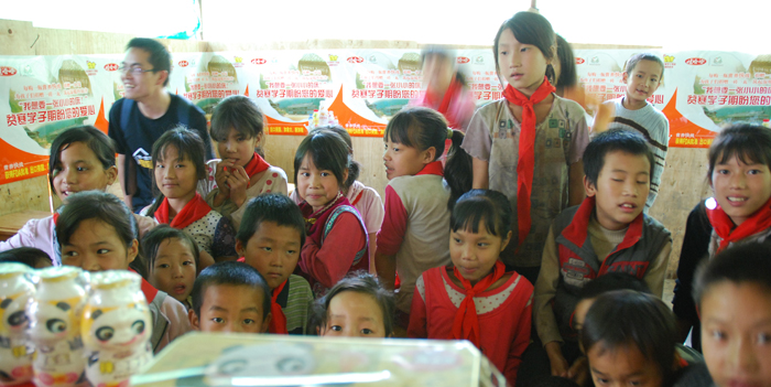 礼包+团圆饭·让孩子老人过好年