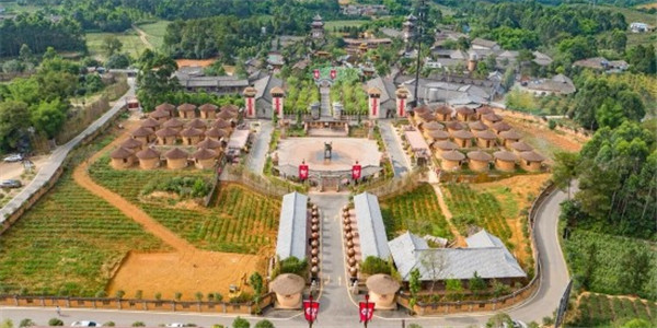 中国白酒产业高峰论坛走进邛崃 邛酒进军春季糖酒会