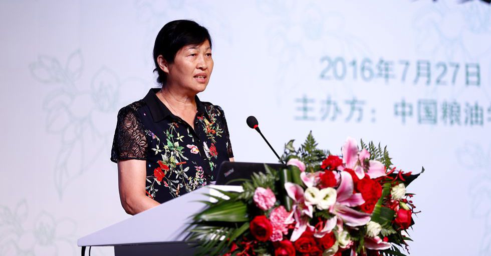 中国粮油学会理事长张桂凤致辞