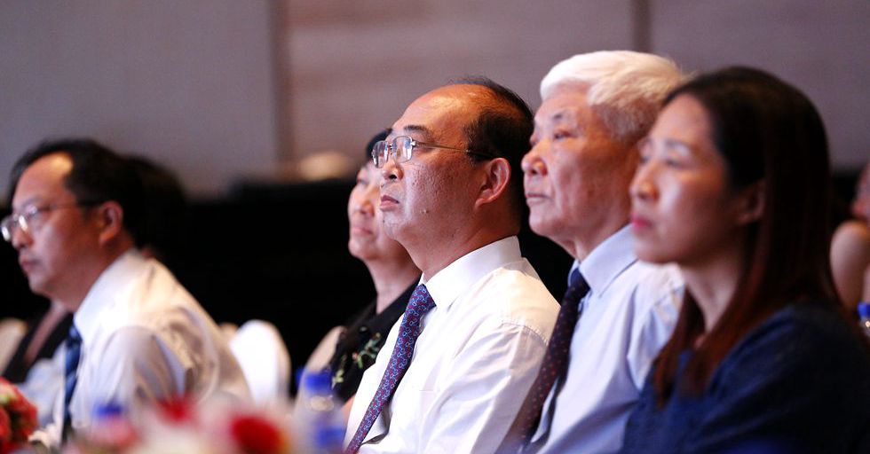 与会嘉宾认真听取论坛内容