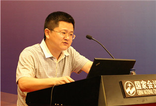 新华网产经中心主编杨昱