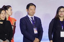 获奖企业上台领奖