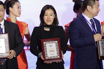 获奖企业上台领奖