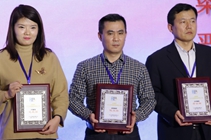 获奖企业上台领奖