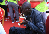 康师傅携中外选手庆生杭马30年