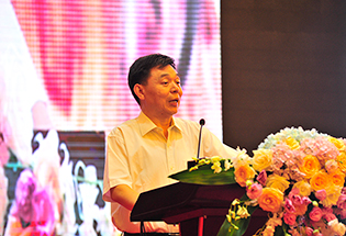 国务院发展研究中心国际局局长、研究院程国强发表主旨演讲