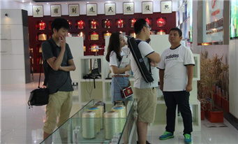 记者采访河北硅谷