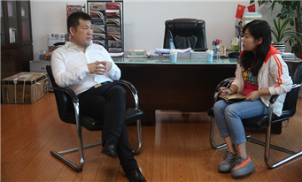 记者采访西洋肥业总经理贾启彬