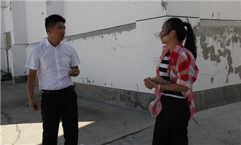 记者采访新疆丝路绿乡农业发展公司