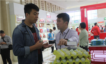 消费者现场咨询产品产地