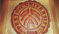 高颜值"校徽月饼"