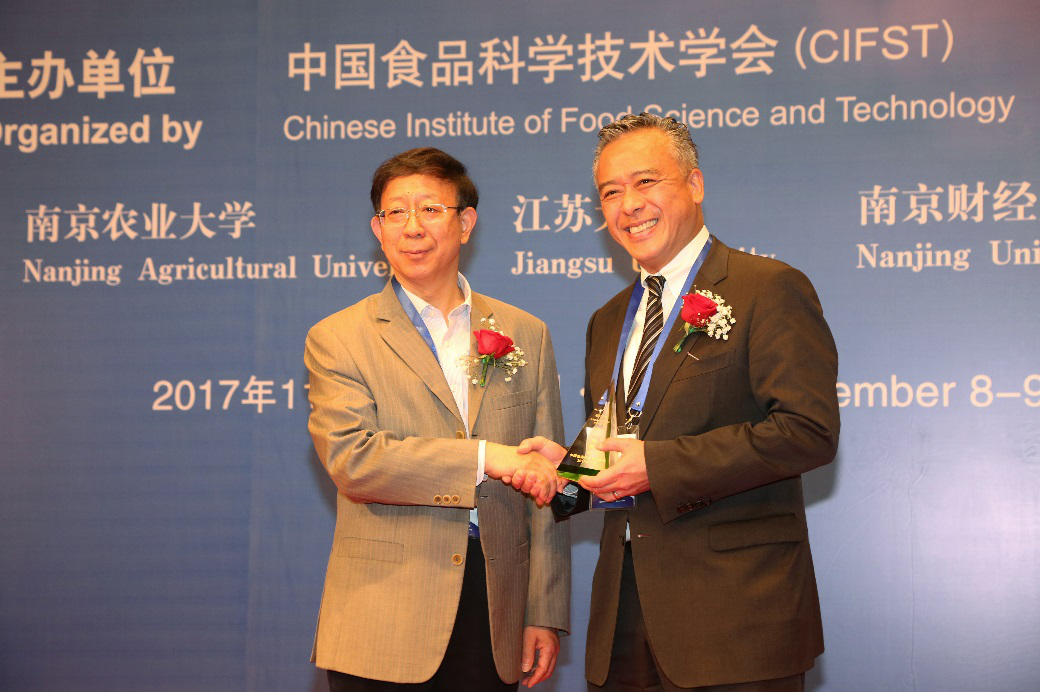 李惠中获中国食品科技学会“突出贡献奖”