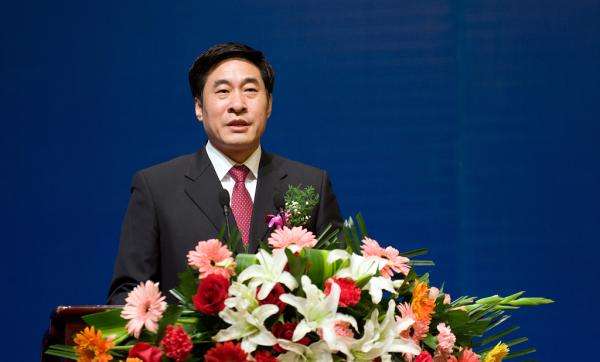 青岛啤酒董事长黄克兴