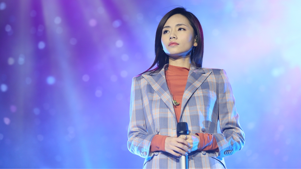 刘惜君演唱《光》