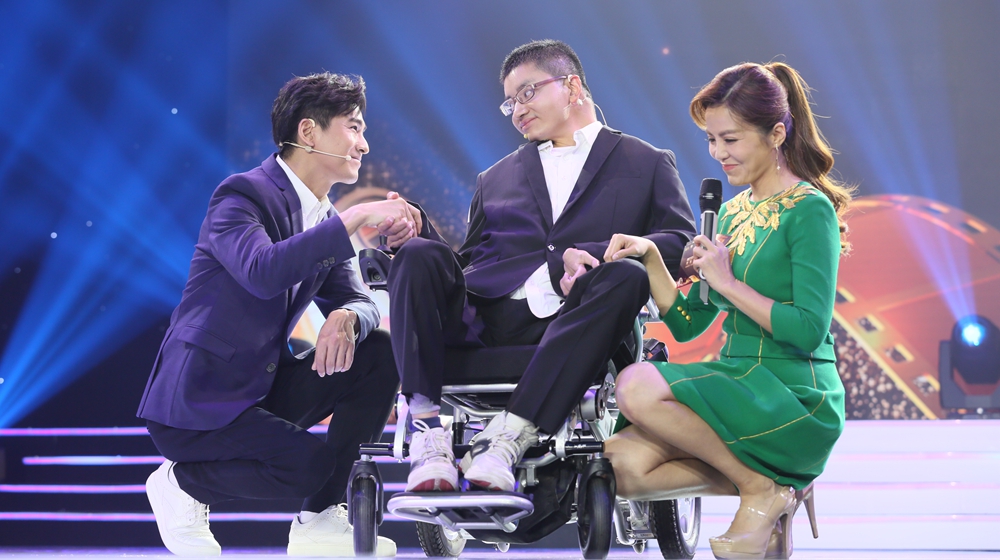 乔振宇讲述善行故事《驰骋轮椅的少年》