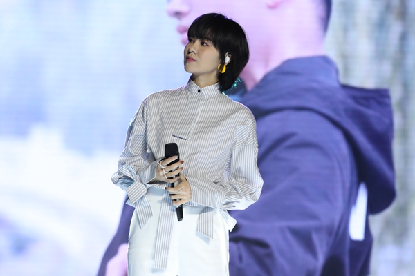 郁可唯献唱完美公益影像节 用音乐助力公益善行