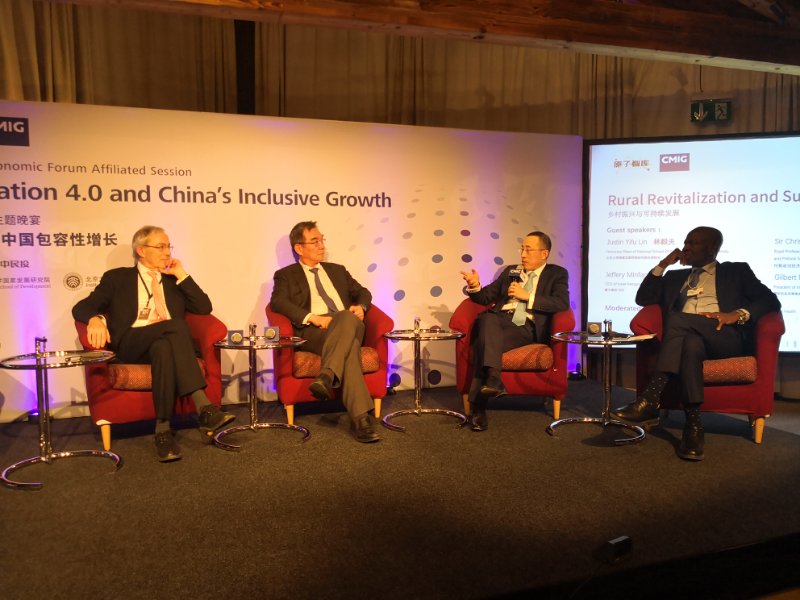 蒙牛CEO卢敏放参与讨论乡村振兴和可持续发展