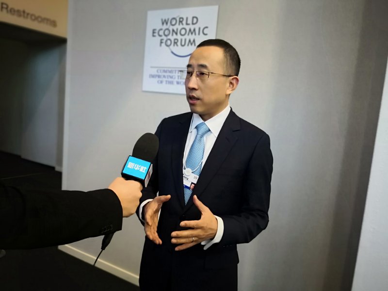 蒙牛CEO卢敏放在达沃斯接受新华社采访