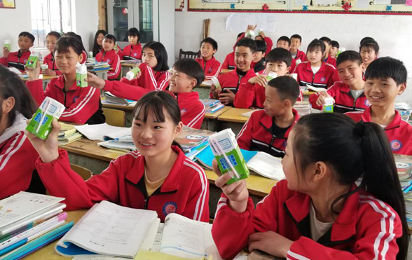 &ldquo;伊利营养2020&rdquo;走进贵州松桃 健康守护苗族孩子健康成长