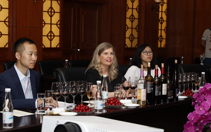 oiv主席到访张裕酒文化博物馆