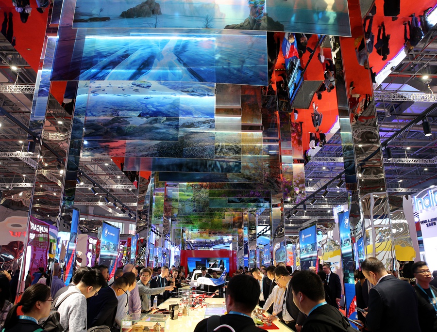 第二届进博会迎来首个&ldquo;大客流&rdquo;