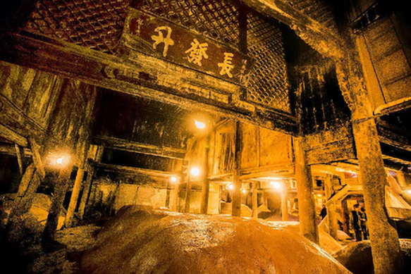 坚守百年品质 历经八代更迭 五粮液以匠心传承酿就岁月经典