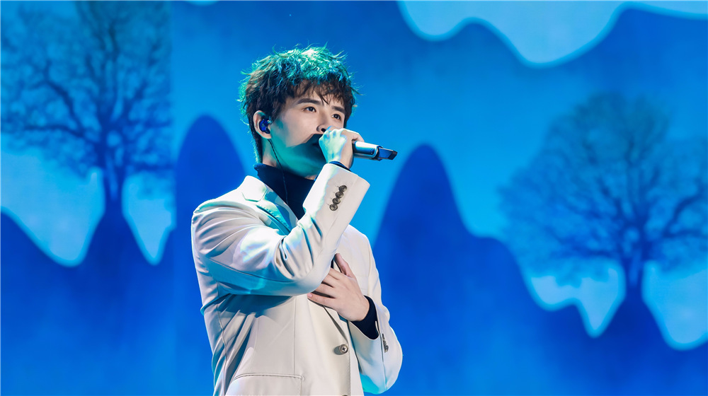 张远演唱《一路走来》