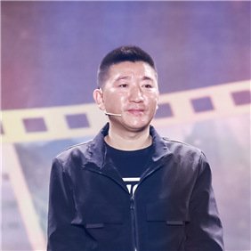 《小哥快跑！》