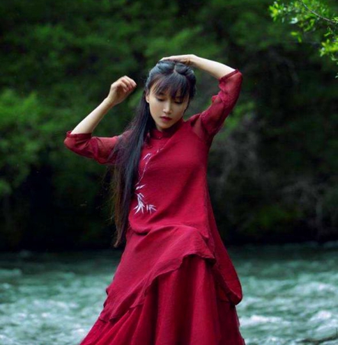 身边人讲述真实的视频博主李子柒