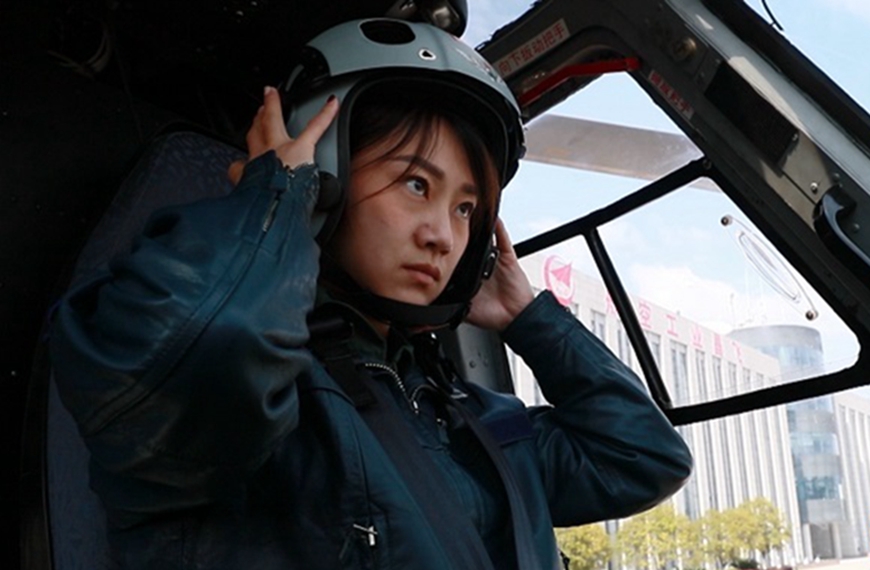 90后女飞行员：追风逐云 爱在蓝天