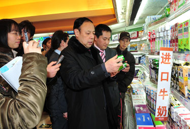 陈文华:惩治食品安全犯罪要“严”字当头