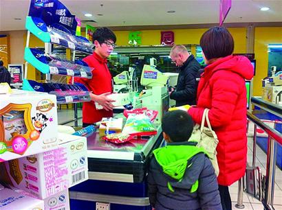 乐购员工称内部盗窃罚款达百倍 负责人称记不清