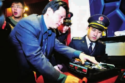 电子秤作弊“美林阁”食苦果 著名商标终摘牌