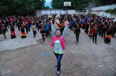 莫慧兰加入 凉山州访“最美”