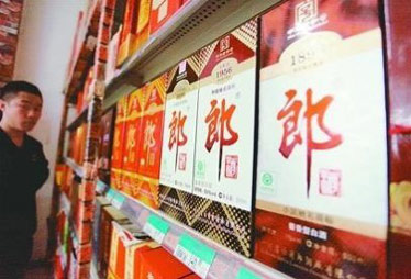 郎酒与销售商闹决裂 白酒业陷四面楚歌