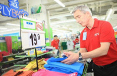 沃尔玛：信任比扩张重要 把大卖场开到城镇去