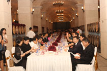 专家、名流共品爱斐堡美酒