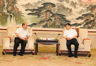 卢志强出席&ldquo;同心&middot;光彩助学行动&rdquo;捐助仪式