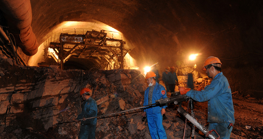 精细施工“战成昆”