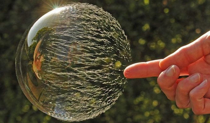 机构抱团 市梦率何时破