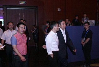 马蔚华与马云交谈