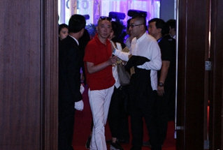 史玉柱抵达会场