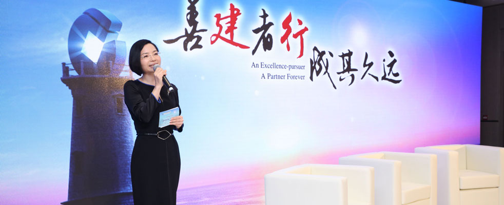 建设银行公共关系与企业文化部总经理刘进