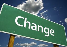 媒体属性的位置决定转型难度