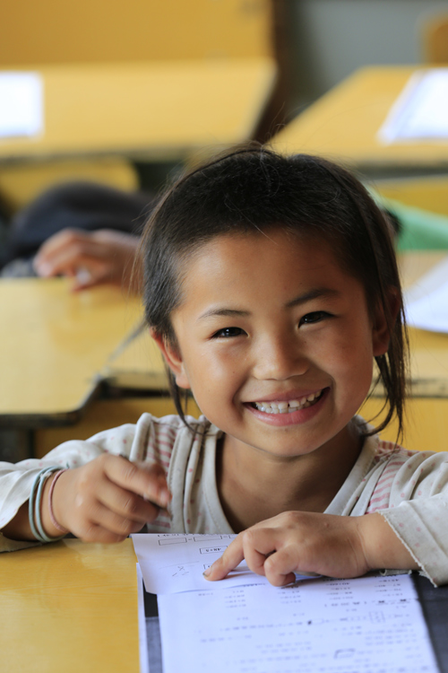 《爱心点亮希望》 李晓舷/摄