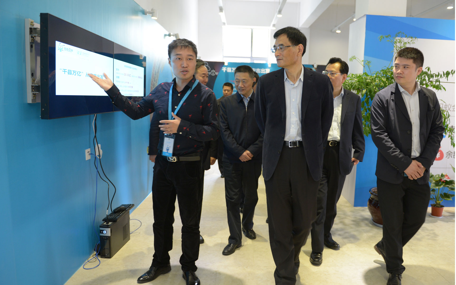 浙江省副省长熊建平在考察