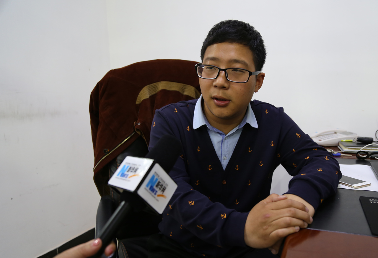 新華網採訪安吉西山創客小鎮管委會辦公室副主任黃祖談