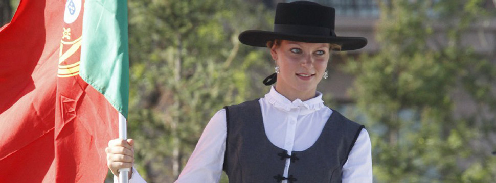 鄂尔多斯国际马文化节 马术绕桶演绎速度与激情