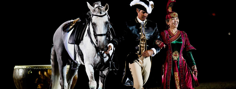 国际马文化节在鄂尔多斯开幕 美女牛仔亮相